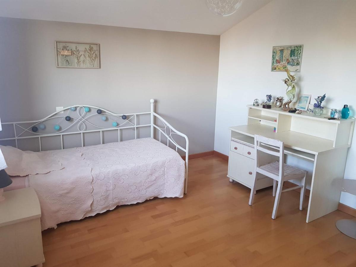 Grande maison familiale Serres-Gaston Extérieur photo